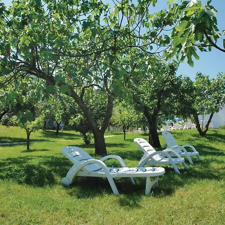 Beautiful In Porec-mugeba With Kitchen Apartamento