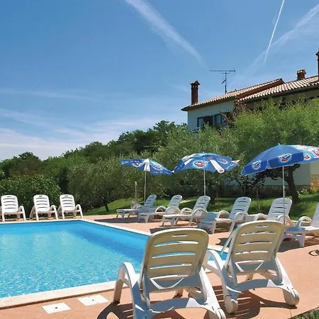Apartment Beautiful In Porec-mugeba With Kitchen Mugeba
