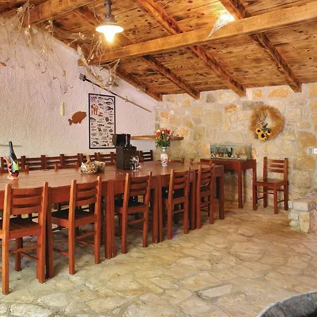 Beautiful In Porec-mugeba With Kitchen