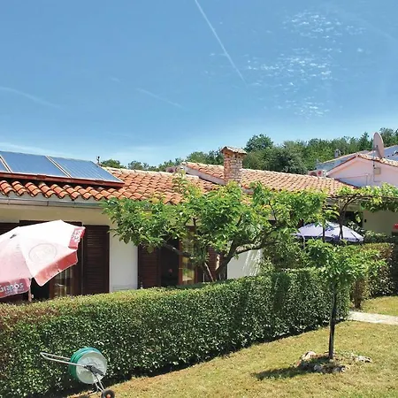 Beautiful In Porec-mugeba With Kitchen Apartamento *