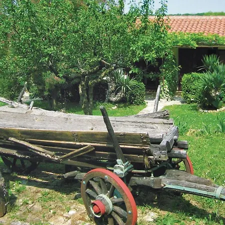 Beautiful In Porec-mugeba With Kitchen Apartment Mugeba