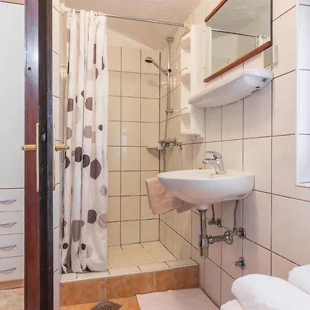 Apartamento Beautiful In Porec-mugeba With Kitchen