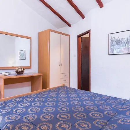 Beautiful In Porec-mugeba With Kitchen Appartement